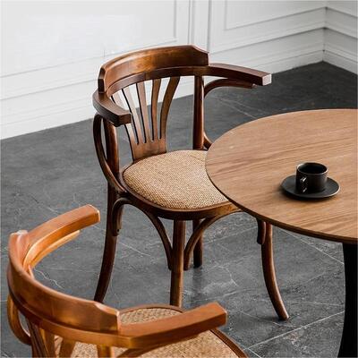 Bom preço Simple Household Armrest Dining Chair Small Apartment Nordic Retro Backrest Leisure Rattan Dining Chair on-line